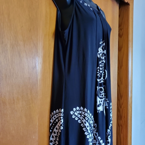 Dressbarn beautiful flowy pattern dress (10) - Picture 6 of 8